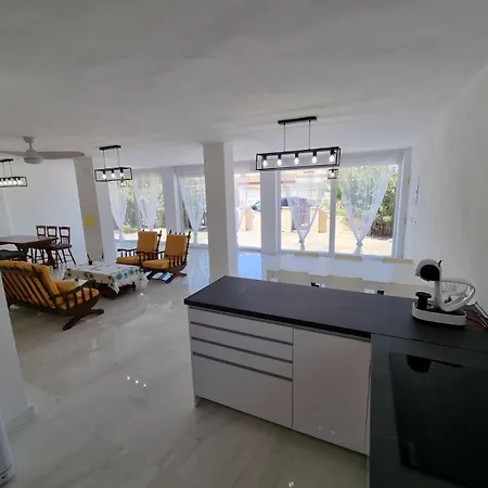 Villa Blanca Vista Al Mar, 30metros De La Playa *